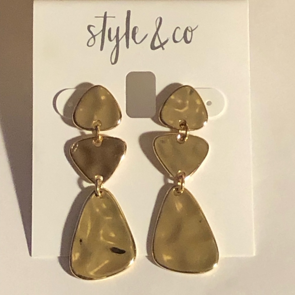 STYLE & CO GOLD TONE METAL TEAR DROP HAMMERED EARRINGS TRIANGLE SHAPE BOHO STYLE